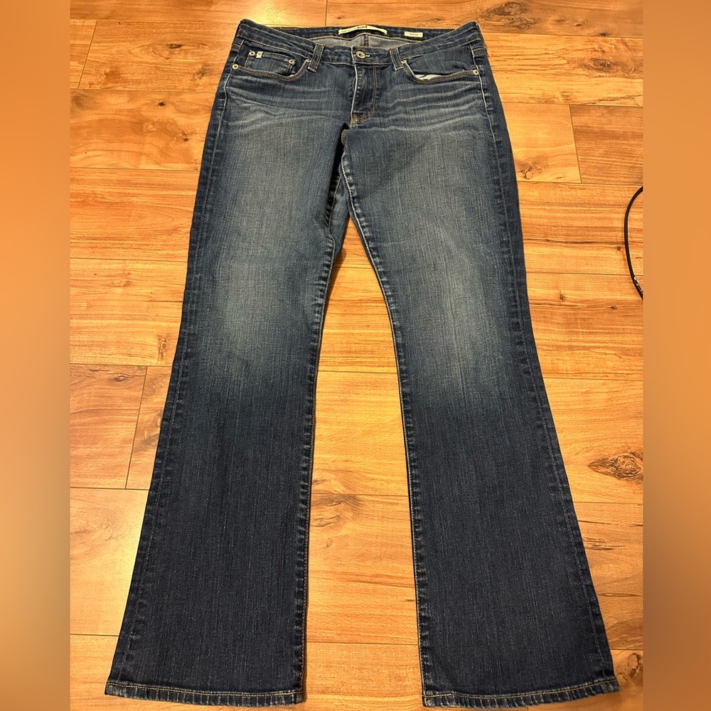 Straight cut blue jeans
